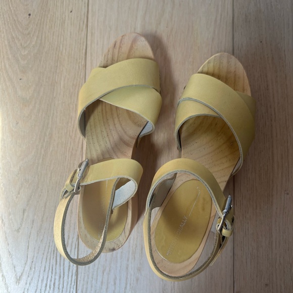 Intentionally Blank Twin Wooden Platform Sandal in Lemon Yellow | sz 8 - Picture 2 of 5